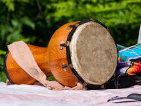 Djembe Alat Musik Membranofon: Sejarah, Cara Bermain, dan Keunikan Suaranya