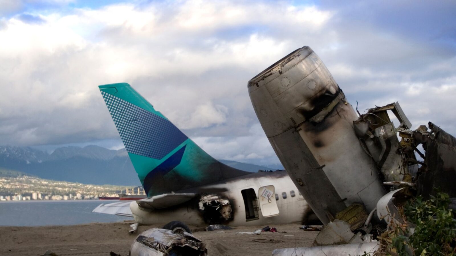 Kecelakaan Pesawat: Penyebab, Fakta Penting, dan Cara Dunia Penerbangan Mencegahnya