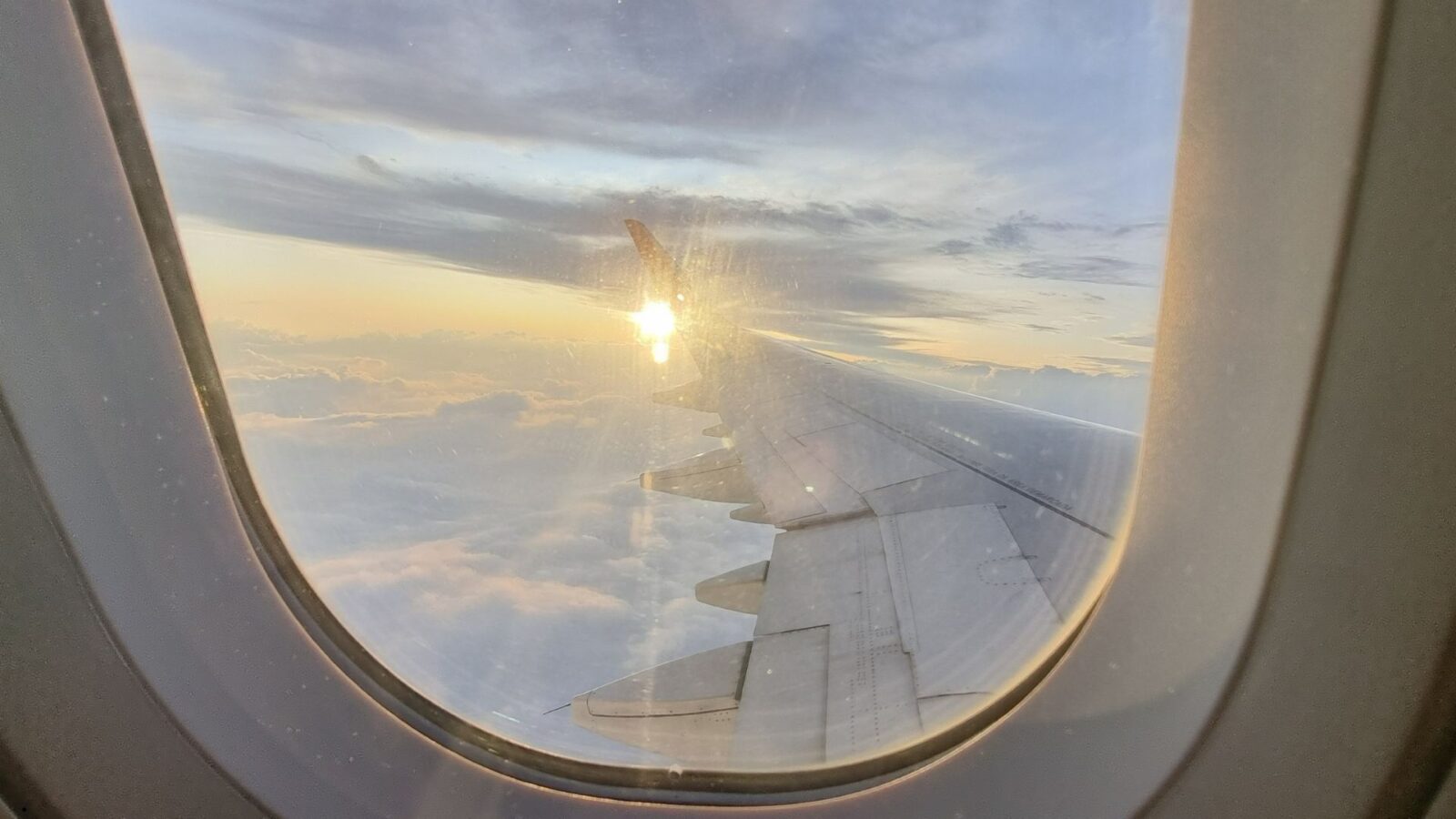 Mimpi Naik Pesawat: Makna, Tafsir, dan Pesan Psikologis di Baliknya