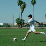 Teknik Menendang Bola yang Benar: Panduan Lengkap untuk Pemula hingga Mahir