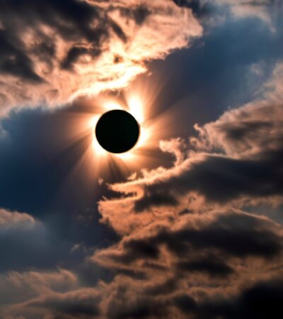 Gerhana Matahari 2 Agustus 2025: Fakta, Jadwal, dan Cara Aman Menyaksikannya