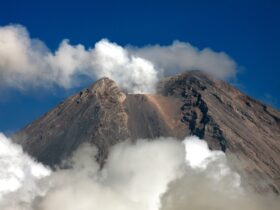Gunung Semeru Terletak di Mana Ini Lokasi Fakta dan Daya Tariknya
