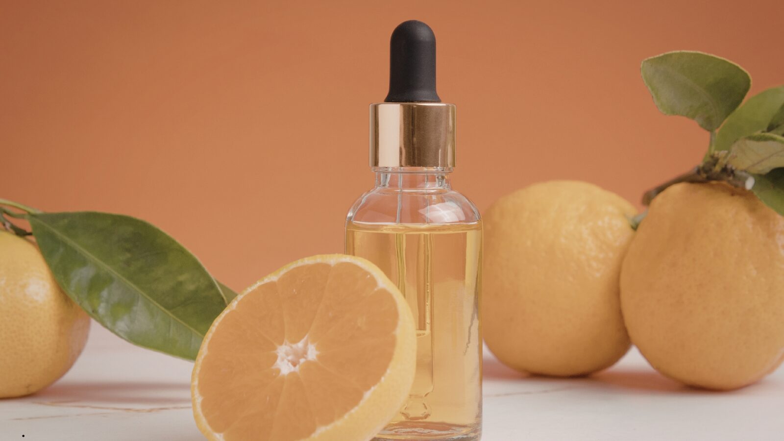 Serum Vitamin C: Manfaat, Cara Pakai yang Benar, dan Rekomendasi untuk Kulit Cerah