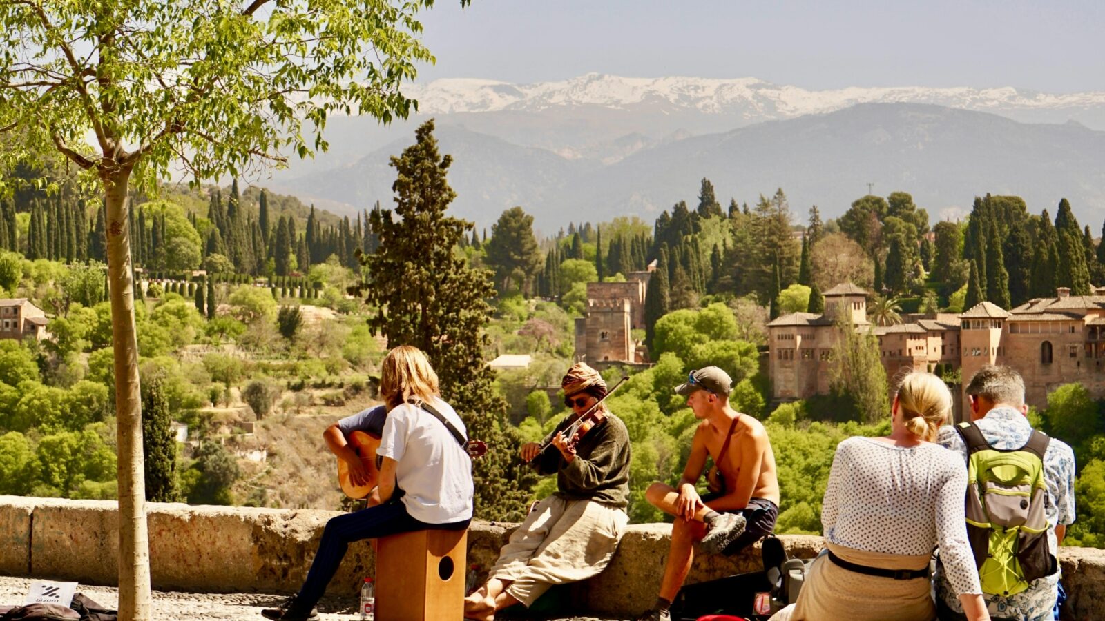 Sudut Pandang Adalah: Pengertian, Jenis, dan Cara Menggunakannya dalam Tulisan