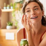 Rutin Skincare Pagi untuk Kulit Berjerawat yang Direkomendasikan