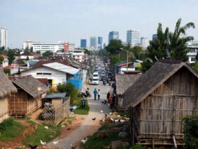 Modernisasi Adalah Pengertian, Ciri, Dampak Positif dan Negatif di Masyarakat Indonesia