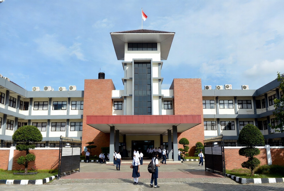 SMA 100 Jakarta Profil Sekolah Prestasi Akademik dan Informasi PPDB